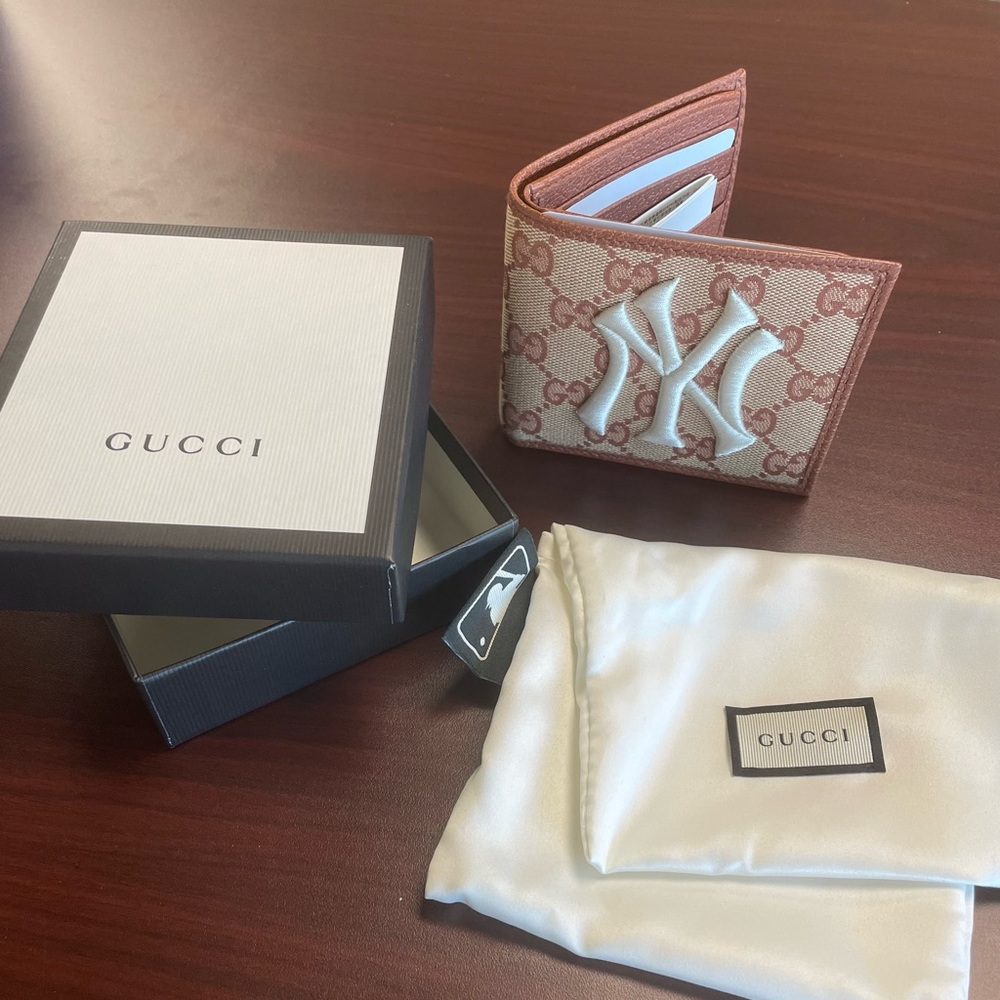 Gucci New York Yankees GG Logo Bifold Men’s Wallet. NWT 100% Authentic.